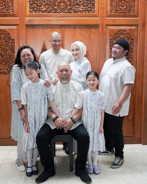 10 Potret Rumah Indro Warkop yang Bernuansa Klasik ala 90-an, Penuh Koleksi Moge - Tampak Cozy