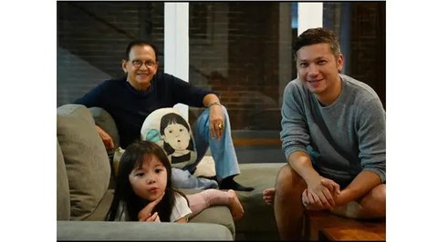 Potret Roy Marten bareng Gempi di acara perilisan single perdana sang cucu. (sumber: Instagram/gadiiing)
