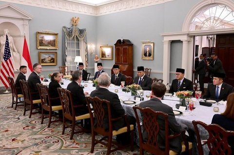 Potret Budi Djiwandono Dampingi Presiden Prabowo Makan Malam di AS