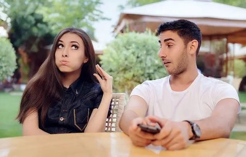 Ilustrasi Introvert. (foto: Pinterest/Stocksy United).