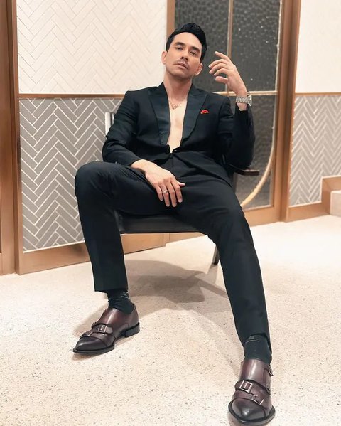 Setelah mencetak box office lewat film Sumala, Luna Maya dan Darius Sinathrya kembali dalam serial Main Api. Mereka menjalani sejumlah adegan dewasa. (Foto: Dok. Instagram @lunamaya)