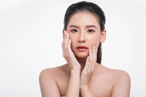 Ilustrasi perempuan dengan kulit sehat. (c) 220Selfmadestudio/Depositphotos.com