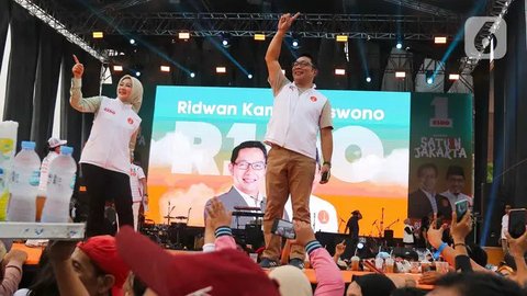 Dalam kampanye akbar pertamanya tersebut, Ridwan Kamil dan Suswono tidak lupa mengatakan akan merealisasikan janji-janji kampanye. (Liputan6.com/Herman Zakharia)
