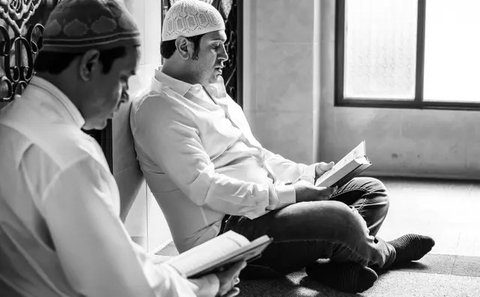 cara mengqodho sholat dzuhur di waktu ashar berapa rakaat Ilustrasi dibuat Stable Diffusion