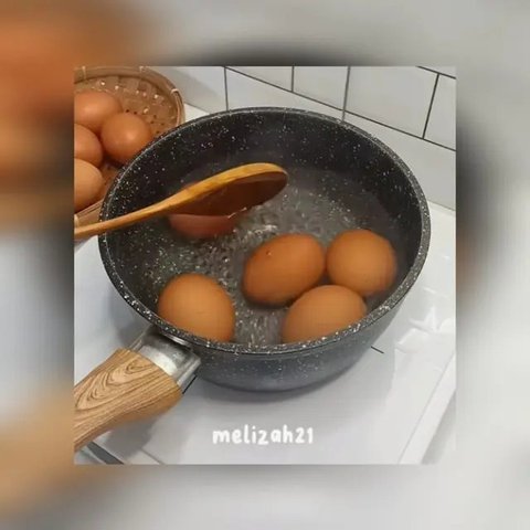 Ilustrasi telur rebus. Credit: freepik.com