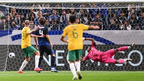 Kualifikasi Piala Dunia 2026 - Timnas Indonesia Vs Jepang - Jay Idzes, Maarten Paes, Kevin Diks Vs Takefusa Kubo, Kaouri Mitoma, Wataru Endo (Bola.com/Adreanus Titus/Geaby Fadhilatu Sholik