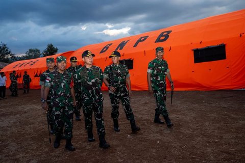 Gerak Cepat Panglima TNI Datangi Korban Erupsi Lewotobi