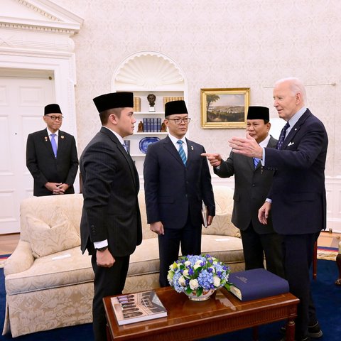 Momen Mayor Teddy Beri Hormat saat Dikenalkan Prabowo ke Joe Biden: I'm Cabinet Secretary