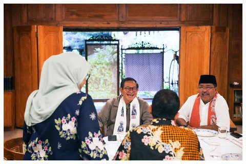 FOTO: Tawa Lepas Anies Baswedan dan Pramono-Rano, Sinyal Dukungan?