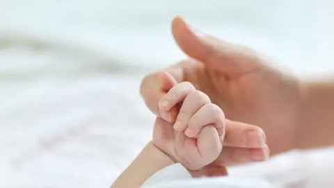 6 Bahaya Bedak Tabur Untuk Bayi, Pentingnya Menghindari Penggunaan Berlebih | copyright freepik