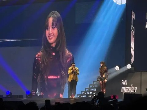 Lisa Blackpink di Fan Meetup in Asia 2024 yang dilangsungkan di Beach City International Stadium, Jakarta, Jumat (15/11/2024). (Zulfa Ayu Sundari)