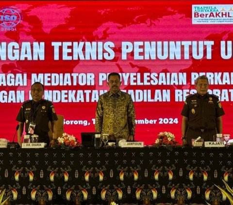 Buka Bimtek di Sorong, JAM-Pidum Ingatkan Proses Penanganan Perkara harus Dilakukan Cermat dan Komprehensif