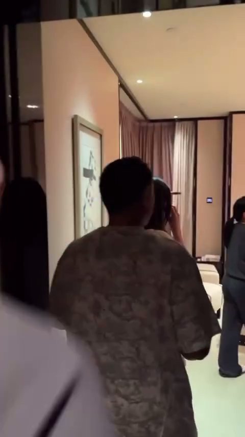 Momen Nia Ramadhani dan 3 Anaknya Beri Kejutan Ultah untuk Aburizal Bakrie, Jadi Misi Rahasia Saat Tengah Malam