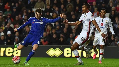 Manchester United - Ilustrasi Logo MU (Bola.com/Adreanus Titus)