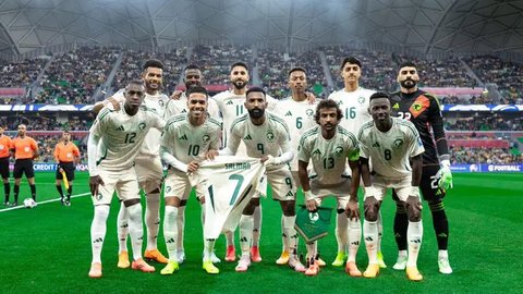 Ilustrasi - 4 Pemain Arab Saudi paling bahaya: Mohammed Al Owais, Salem Al Dawsari, Firas Al Buraikan, Saleh Al Shehri (Bola.com/Adreanus Titus)