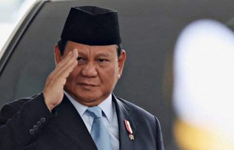 Langkah Prabowo menunjukkan pergeseran dari posisi yang diambil Joko Widodo, yang meski menerima investasi infrastruktur besar dari Beijing, tetapi lebih memilih untuk tetap netral dalam isu geopolitik.