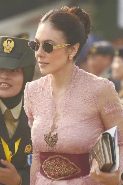 Wulan Guritno kini mendirikan klinik kecantikan bersama dua sahabatnya, Janna Karina Puspitasari dan Amanda Gratiana dengan konsep organic futurism. (Foto: Dok. Instagram @wulanguritno)