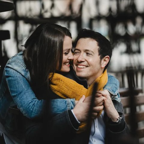 Bahagia./Copyright freepik.com/author/freepik