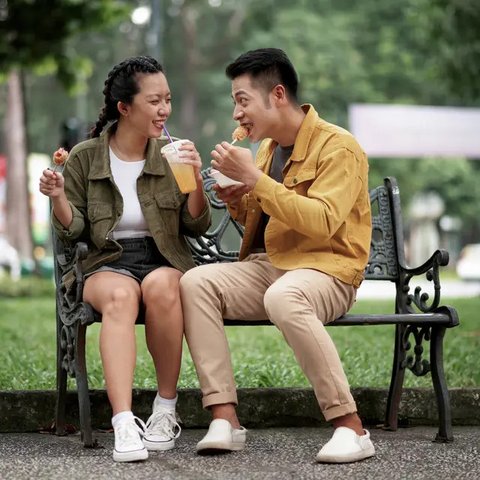 Bahagia./Copyright freepik.com/author/freepik