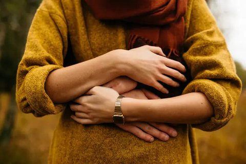 Yakin bahwa seseorang menyukai dirinya, walau sesungguhnya tidak. Itulah kondisi yang disebut Erotomania.