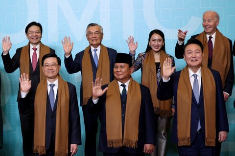 FOTO: Momen Prabowo Berdiri Sejajar dengan Para Pemimpin Dunia di KTT APEC