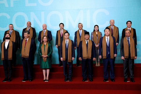 FOTO: Momen Prabowo Berdiri Sejajar dengan Para Pemimpin Dunia di KTT APEC