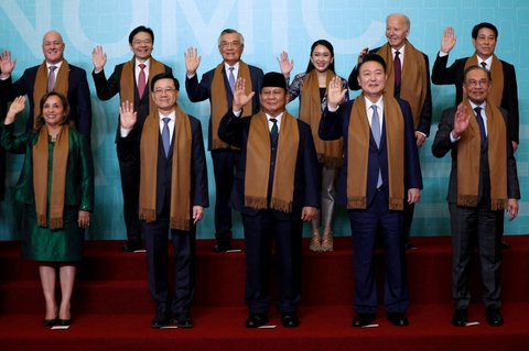 FOTO: Momen Prabowo Berdiri Sejajar dengan Para Pemimpin Dunia di KTT APEC