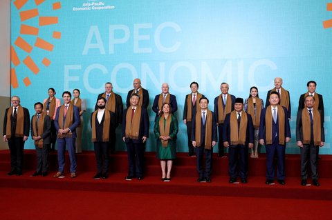 FOTO: Momen Prabowo Berdiri Sejajar dengan Para Pemimpin Dunia di KTT APEC