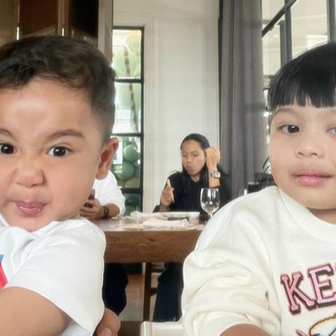 Disebut Penerus Rafathar & Gempi, Potret Pose Menggemaskan Rayyanza dan Ameena dengan Beragam Ekspresi