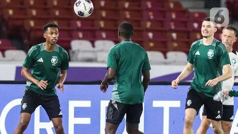 Saat ini, Green Falcon---julukan bagi timnas Arab Saudi---berada di posisi tiga klasemen grup C babak ketiga kualifikasi Piala Dunia 2026 zona Asia. (Liputan6.com/Angga Yuniar)