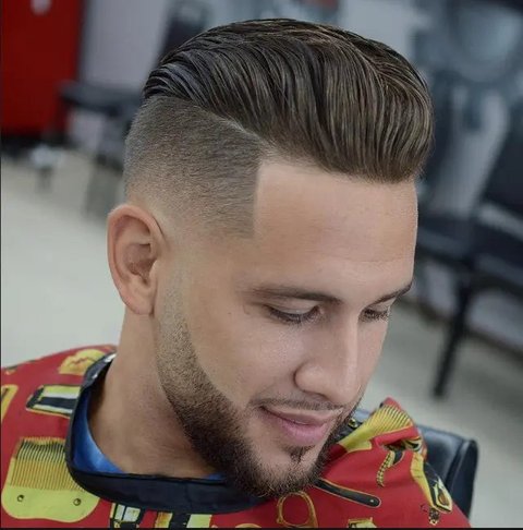 Pria dengan rambut pendek