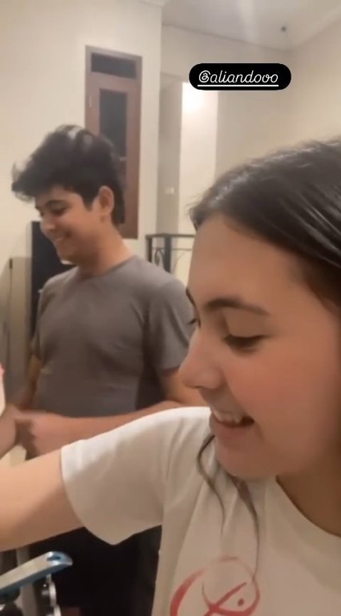 Pacaran Beda 13 Tahun, Richelle Skornicki Dapat Restu dari sang Mama - Boleh Jalan Bareng Aliando tapi Harus Dipantau