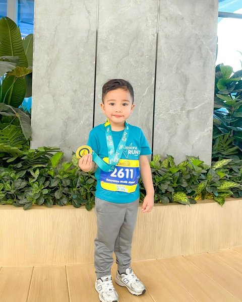 Momen Raffi Ahmad Olahraga Bareng Rafathar dan Rayyanza yang Kompak