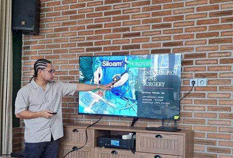 Ilustrasi sedang merasa malas, mager, rebahan. (Photo by Adrian Swancar on Unsplash)