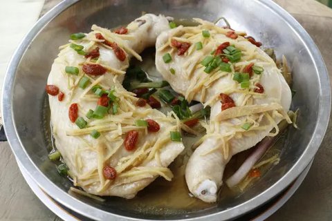 Ayam Ungkep. (Shutterstock/Syanti Ekasari)