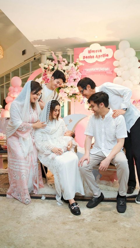 Konten video Kevin Aprilio menunjukkan dikala Addie MS & Memes berkunjung ke rumahnya maka yang dicari pertama kali adalah baby Kimova. Konten tersebut viral dengan banyak likes dan comment.&nbsp;