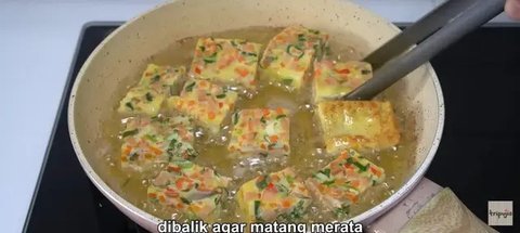 Telur Dadar Kukus Goreng (Credit: Youtube/tri pujis)