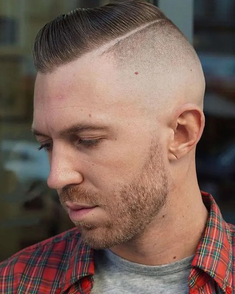 Inspirasi Model Rambut Pendek Pria 2024, Gaya Buzz Cut hingga Layered Undercut yang Stylish (source: mens hair cut)