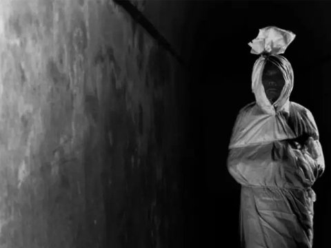 Acha Septriasa berperan menjadi pocong di Film Mumun.