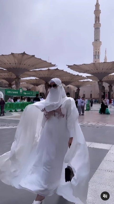 Kasus Isa Zega Umroh dengan Cadar Terancam Dugaan Penistaan Agama, Kembali Tuai Kecaman