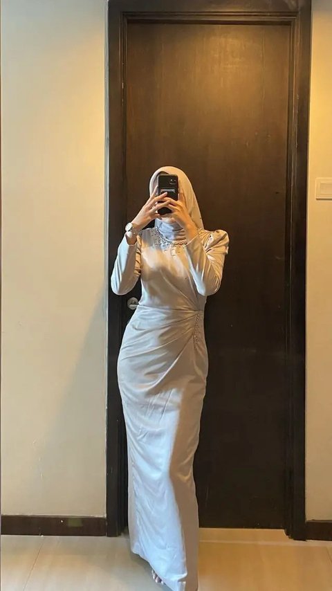 Dress Satin Full Tile yang Menawan dan Glamor (Credit: Shopee/Raisha Gamis)