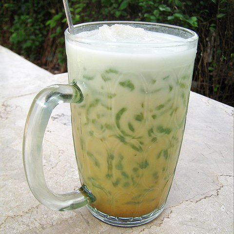 Kalori dan Nutrisi segelas es cendol, serta Dampak Konsumsi Berlebihan