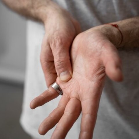 Ilustrasi Membunyikan Jari