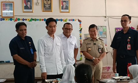 Siswa SDN Ini Pucat dan Hampir Pingsan Kelamaan Nunggu Gibran Bagikan Makan Gizi Gratis