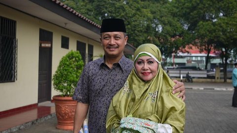 Sosok Cantik yang Setia Temani Eks Wakapolri