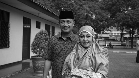 Sosok Cantik yang Setia Temani Eks Wakapolri