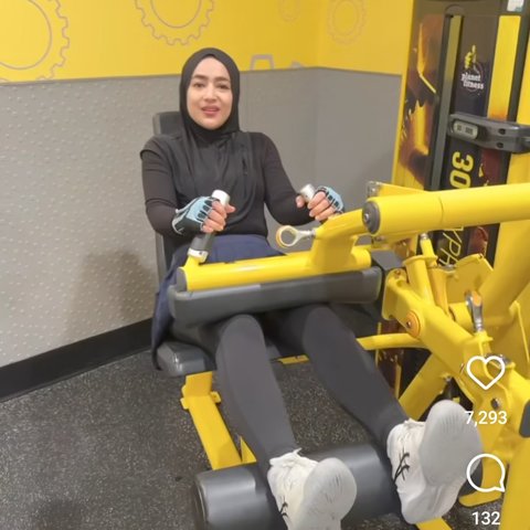 Cuaca Lagi Dingin di Kanada, Momen Keluarga Tengku Firmansyah Makan Mi Insttan Lalu Ngegym Bareng Kompak Banget