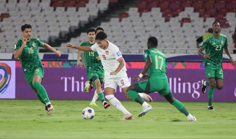 FOTO: Sejarah Baru! Indonesia Taklukan Arab Saudi, Bikin GBK Membara