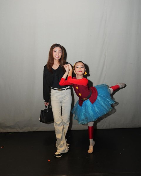 7 Potret Thalia Anak Sarwendah dan Ruben Onsu Perform Balet, Wajah Bermakeup Cantik Manglingi