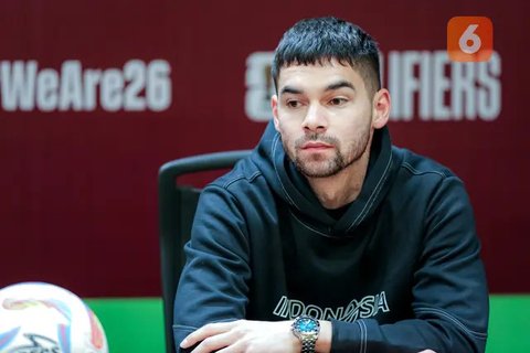 Ekspresi kebanggaan Sandy Walsh usai mencetak gol pertamanya untuk Timnas indonesia. Gol itu dicetak ke gawang Timnas Jepang dalam laga Grup D Piala Asia 2023, Rabu (24/1/2024). (Bola.com/Giu